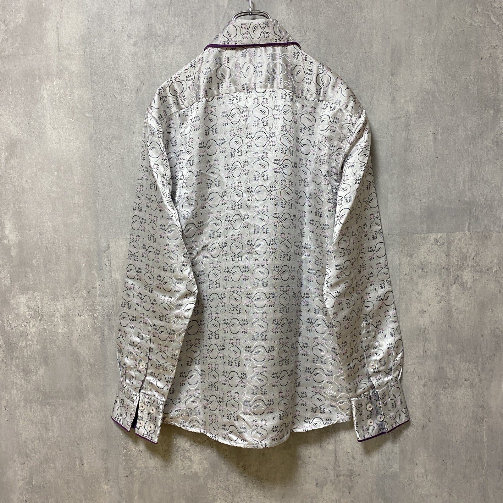古着 used　長袖総柄ドレスシャツ　銀　シルバー　紫　パープル　光沢感　奇抜　個性的　レトロデザイン　Lサイズ