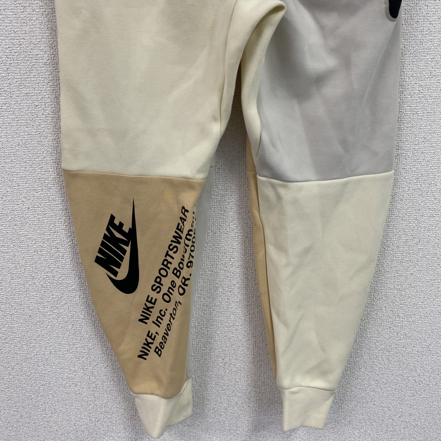 NIKE　ナイキ　スウェットパンツ　マルチカラー　ベージュ　Mサイズ