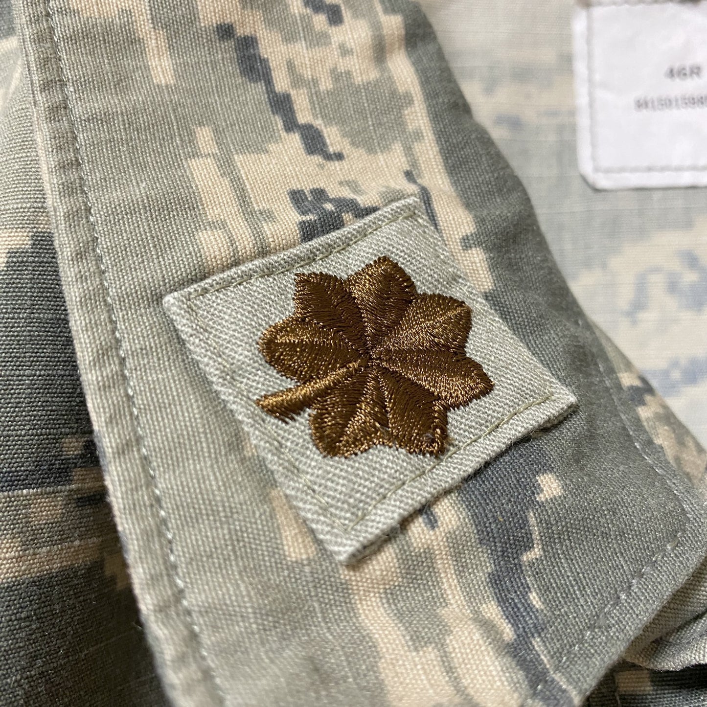 古着 used　US AIR FORCE　長袖刺繍ミリタリージャケット　デジタルカモ柄　迷彩柄　カーキ　軍物　XLサイズ