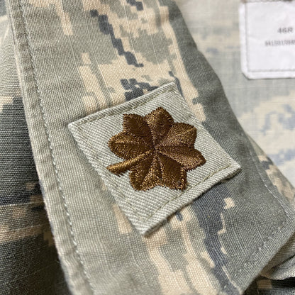 古着 used　US AIR FORCE　長袖刺繍ミリタリージャケット　デジタルカモ柄　迷彩柄　カーキ　軍物　XLサイズ