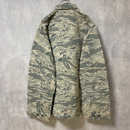 古着 used　US AIR FORCE　長袖刺繍ミリタリージャケット　デジタルカモ柄　迷彩柄　カーキ　軍物　XLサイズ