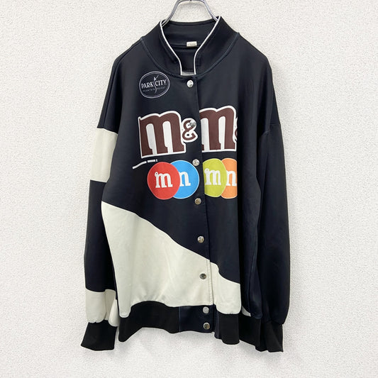 J.C fashion　M&M‘S　エムアンドエムズ　ブルゾン　スタジャン　企業ロゴ　ビッグデザイン　チョコレート　黒　ブラック