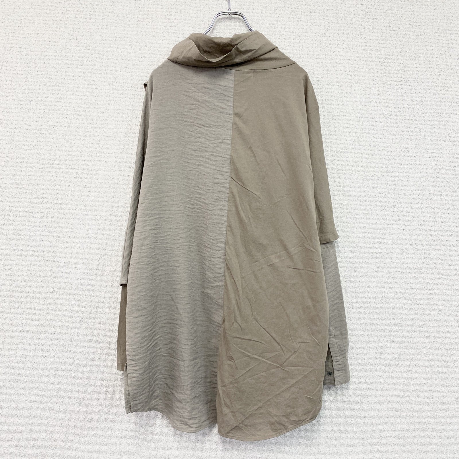 NO ID. BLACK　ノーアイディブラック　アシンメトリーレイヤードオフタートルロンT　長袖Tシャツ　ベージュ　ワンサイズ