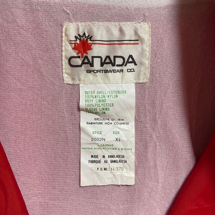 古着 used　CANADA　長袖刺繍ナイロンジャケット　コーチジャケット　ブラックバス　魚　赤　ビッグシルエット　XLサイズ