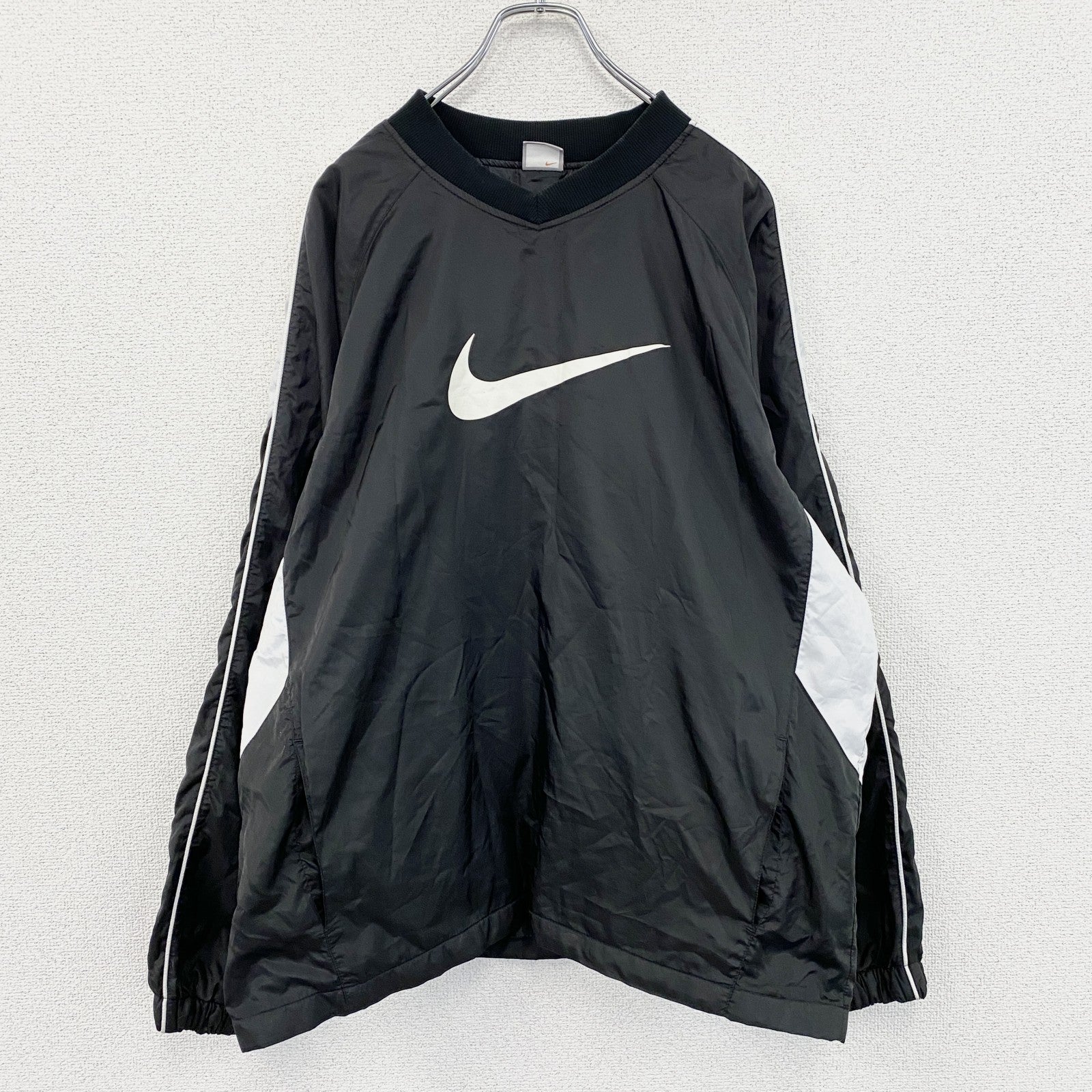 NIKE　ナイキ　プルオーバージャケット　ピステ　スウッシュ　デカロゴ　中綿入り　黒　ブラック　XLサイズ　