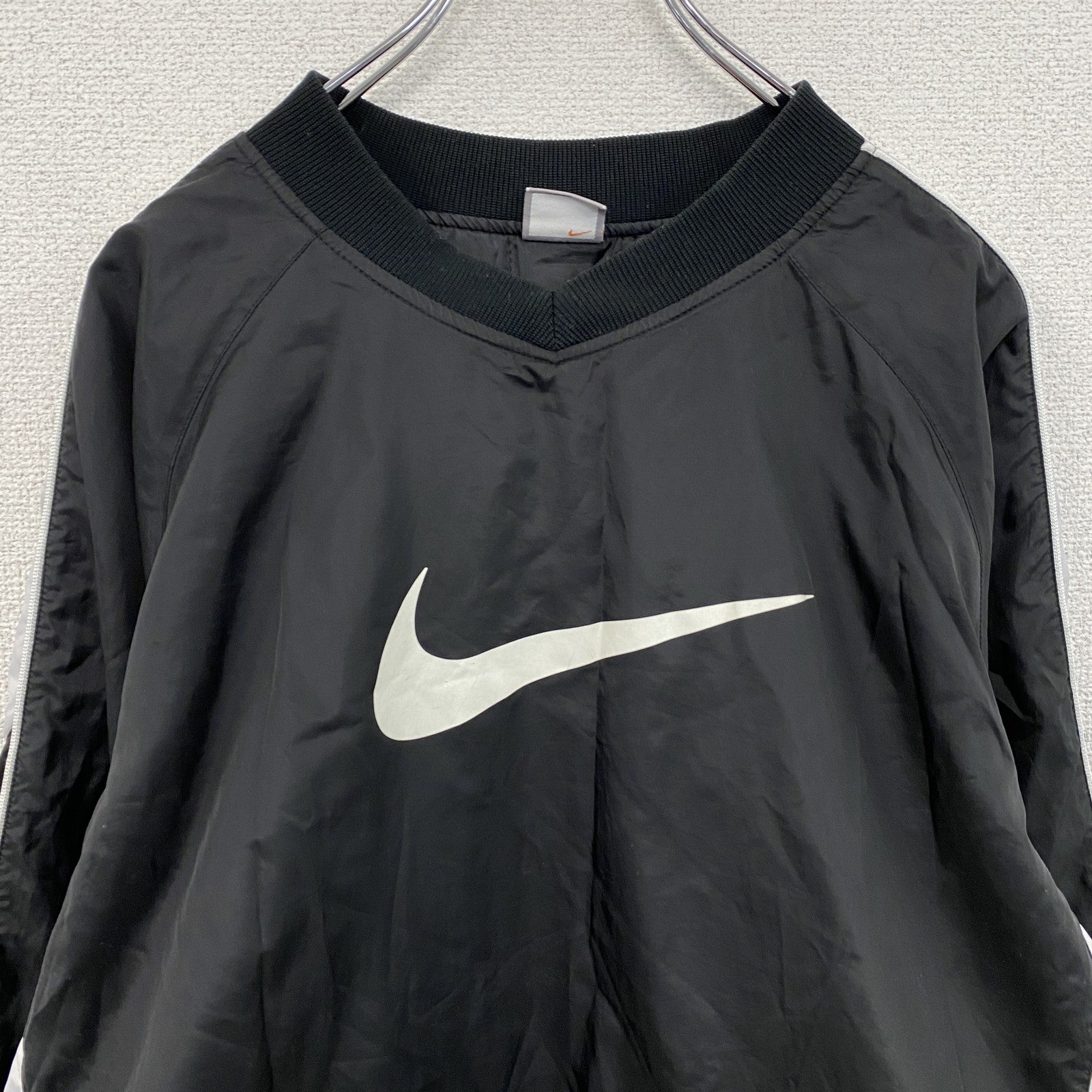 NIKE　ナイキ　プルオーバージャケット　ピステ　スウッシュ　デカロゴ　中綿入り　黒　ブラック　XLサイズ　