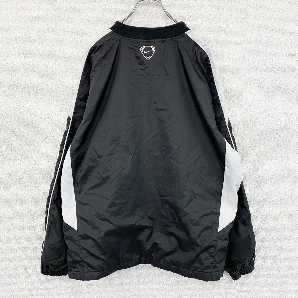 NIKE　ナイキ　プルオーバージャケット　ピステ　スウッシュ　デカロゴ　中綿入り　黒　ブラック　XLサイズ　