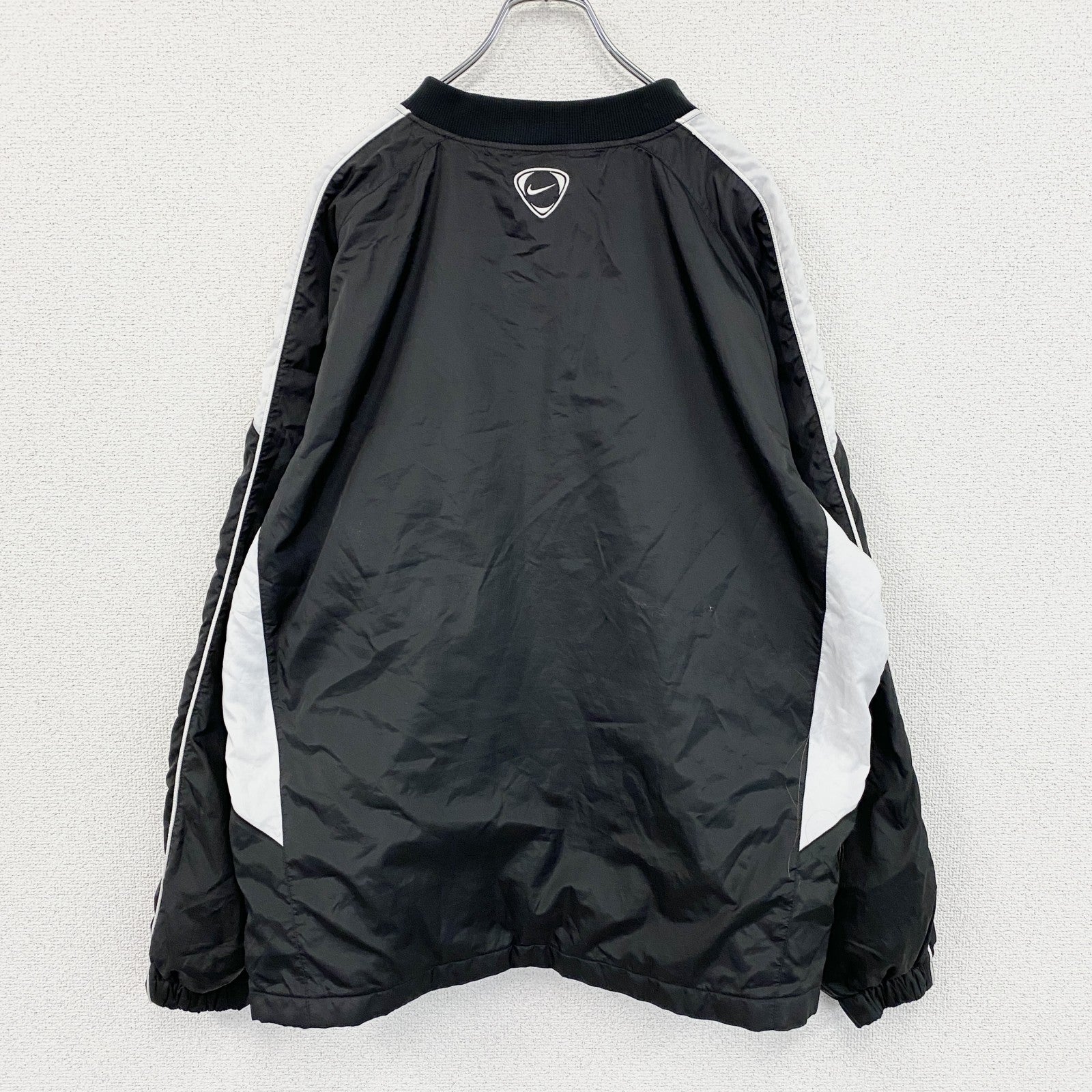 NIKE　ナイキ　プルオーバージャケット　ピステ　スウッシュ　デカロゴ　中綿入り　黒　ブラック　XLサイズ　
