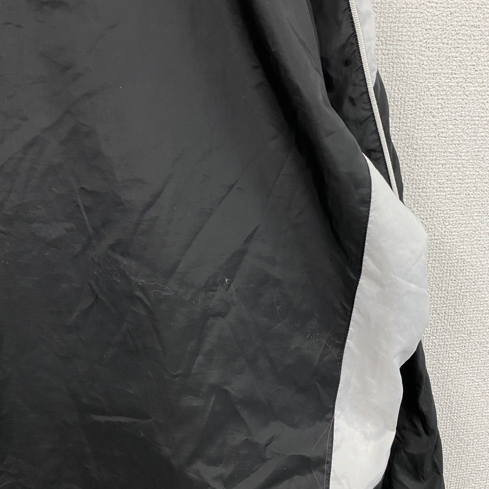 NIKE　ナイキ　プルオーバージャケット　ピステ　スウッシュ　デカロゴ　中綿入り　黒　ブラック　XLサイズ　