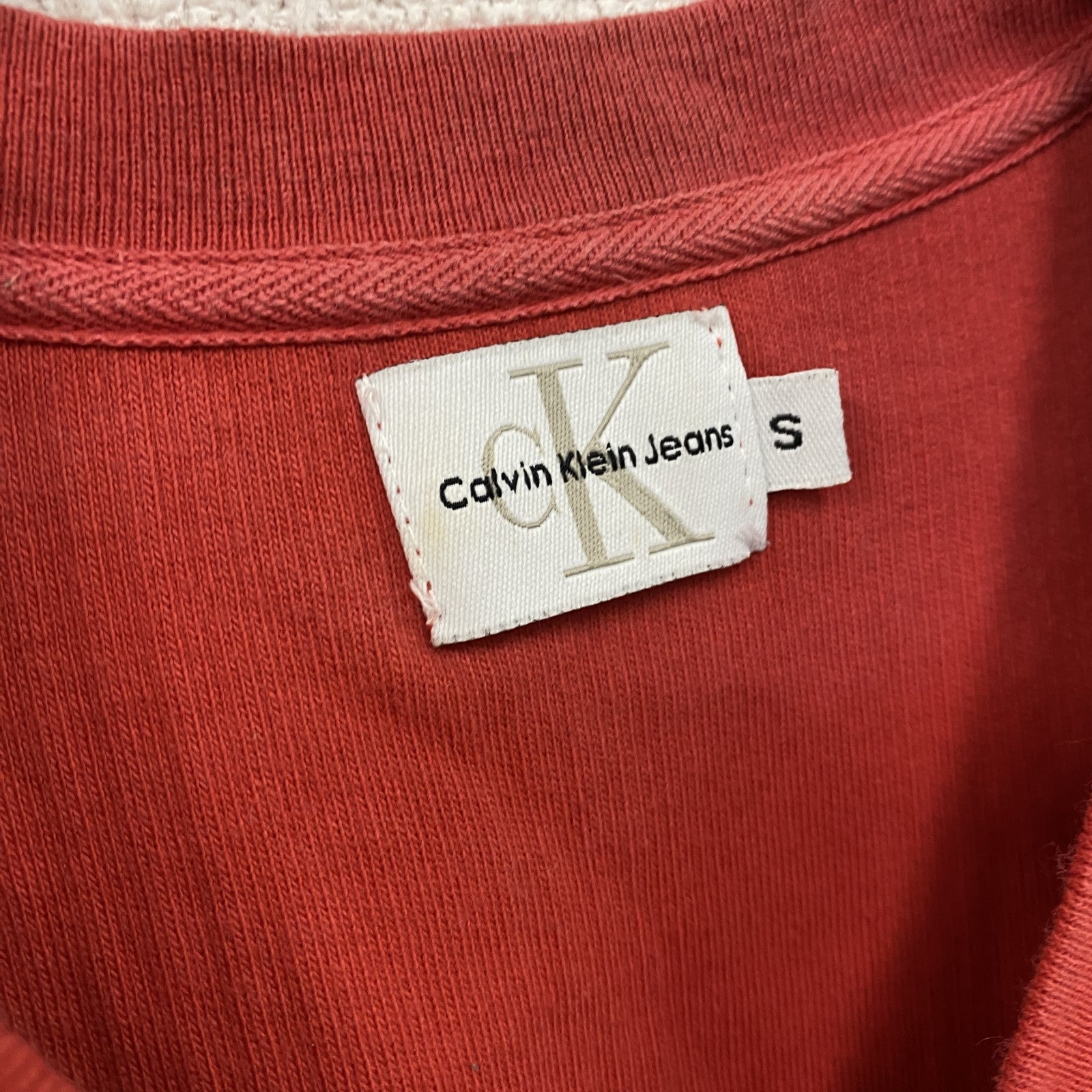 ～00s　Calvin Klein　カルバンクライン　VネックTシャツ　ヴィンテージ　刺繡ロゴ　レッド　Sサイズ