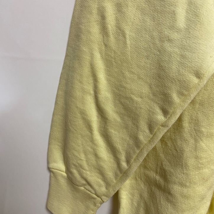 古着 used　90s　長袖ワンポイント刺繍スウェット　トレーナー　黄色　クルーネック　ラグランスリーブ　ヴィンテージ　Sサイズ