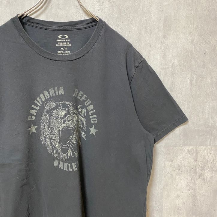 古着 used　OAKLEY　オークリー　半袖アニマル柄プリントTシャツ　黒　ブラック　レトロ　シンプル　XLサイズ
