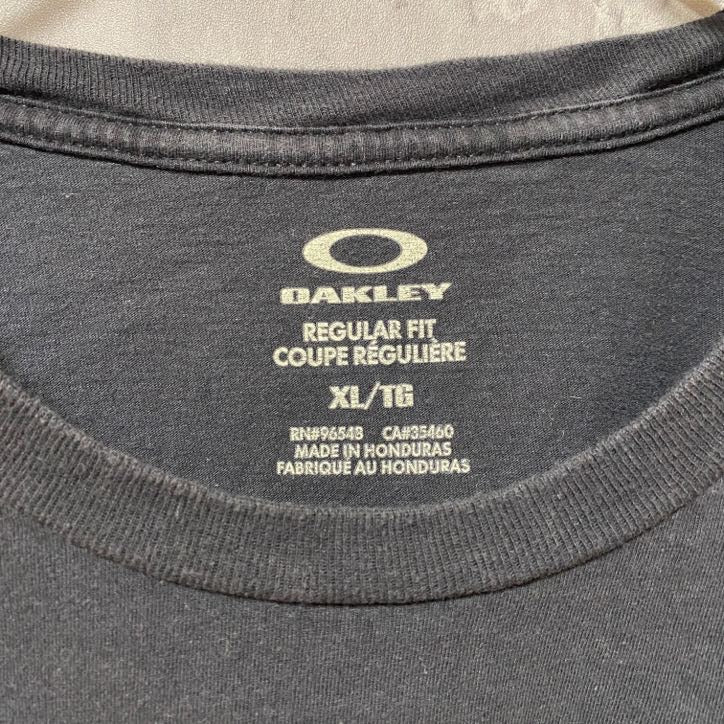 古着 used　OAKLEY　オークリー　半袖アニマル柄プリントTシャツ　黒　ブラック　レトロ　シンプル　XLサイズ
