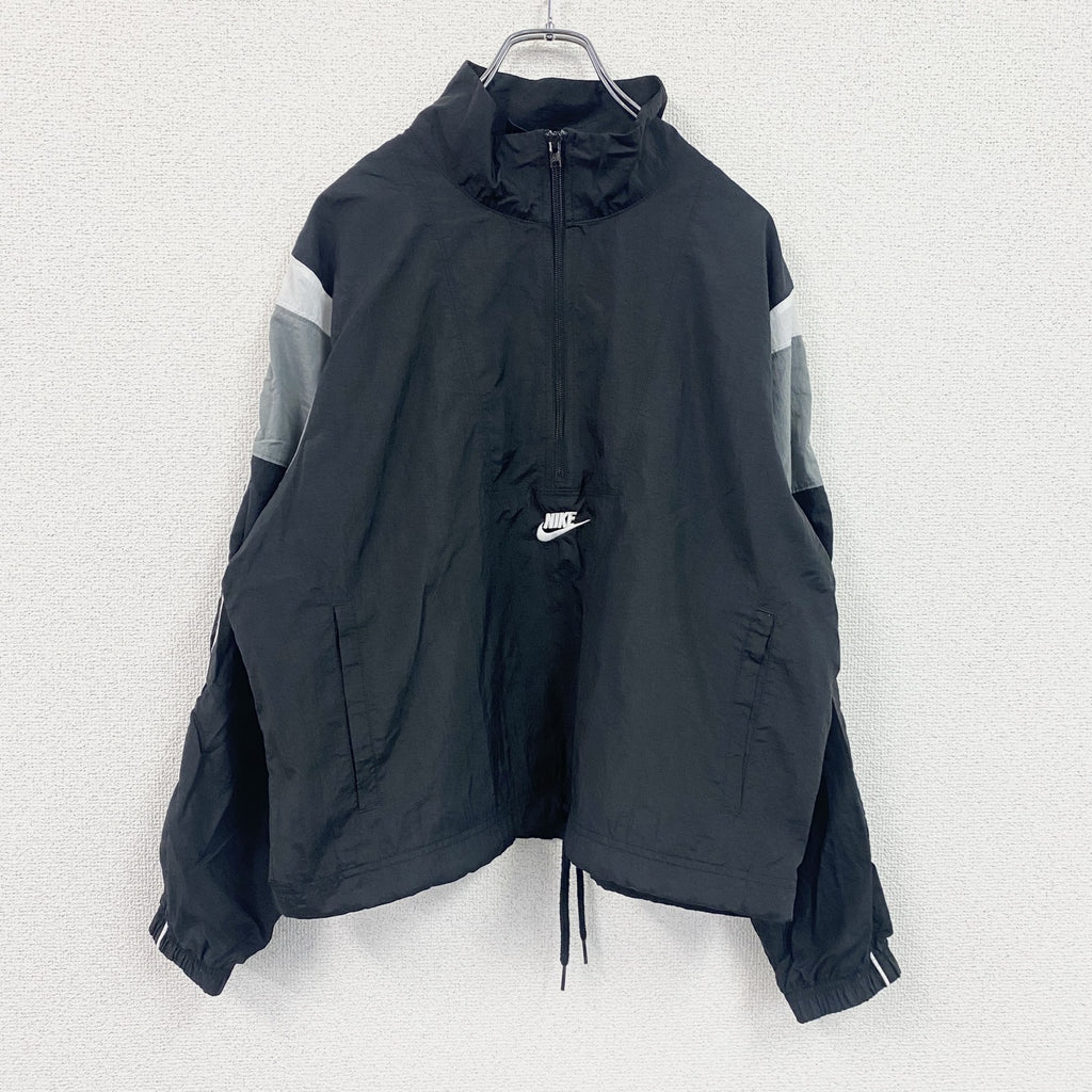 NIKE　ナイキ　プルオーバーナイロンジャケット　ハーフジップ　アノラック　黒　ブラック　Sサイズ