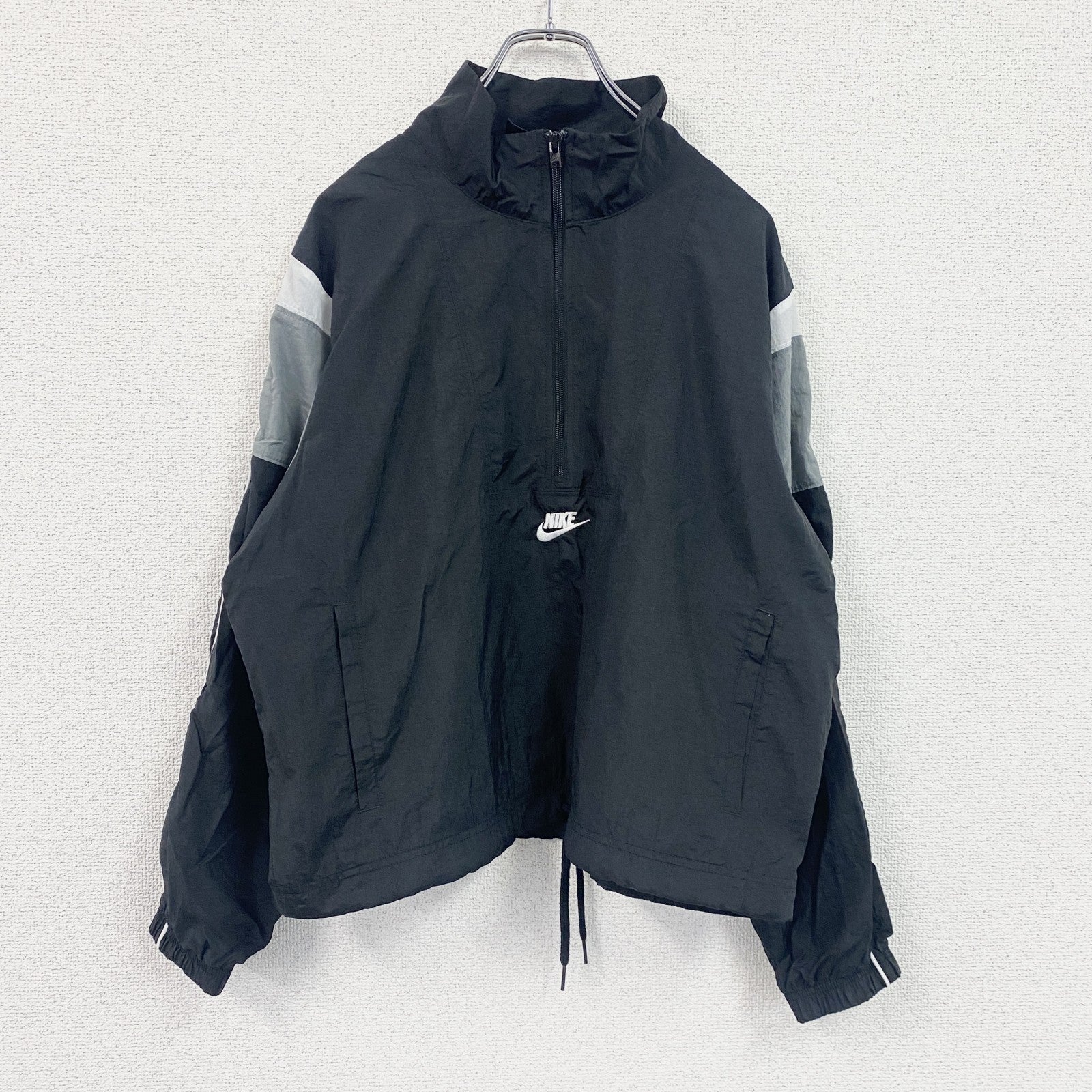 NIKE　ナイキ　プルオーバーナイロンジャケット　ハーフジップ　アノラック　黒　ブラック　Sサイズ