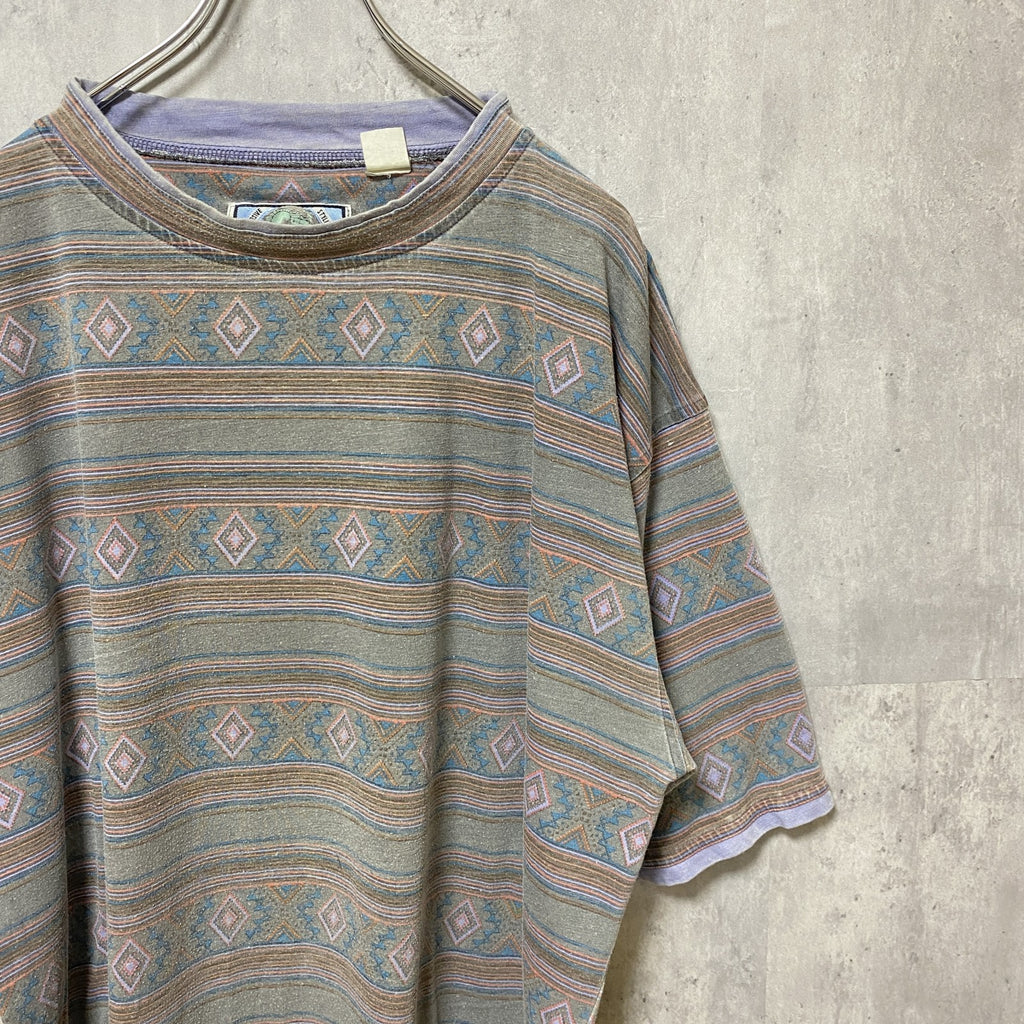 古着 used　SATURDAY　半袖総柄Tシャツ　幾何学模様　ネイティブ柄　レトロデザイン　ビックシルエット　オーバーサイズ