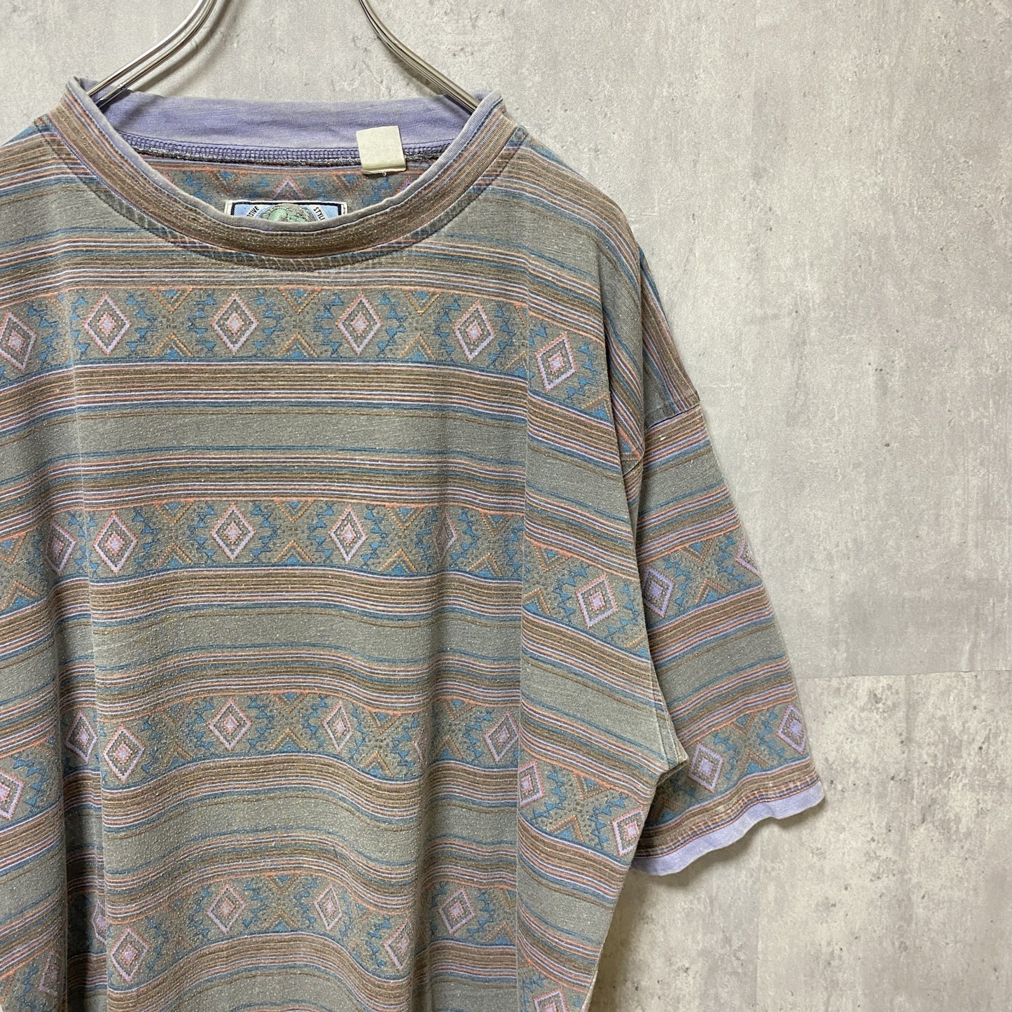 古着 used　SATURDAY　半袖総柄Tシャツ　幾何学模様　ネイティブ柄　レトロデザイン　ビックシルエット　オーバーサイズ
