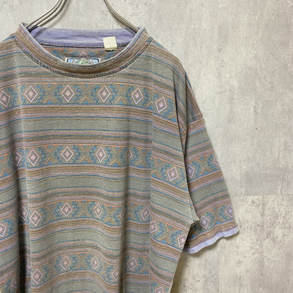 古着 used　SATURDAY　半袖総柄Tシャツ　幾何学模様　ネイティブ柄　レトロデザイン　ビックシルエット　オーバーサイズ