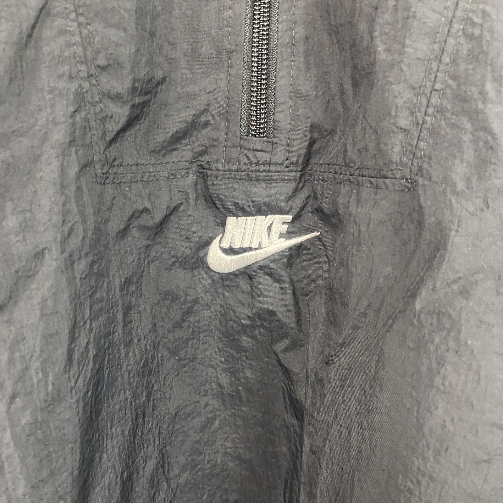 NIKE　ナイキ　プルオーバーナイロンジャケット　ハーフジップ　アノラック　黒　ブラック　Sサイズ