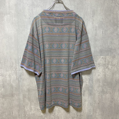 古着 used　SATURDAY　半袖総柄Tシャツ　幾何学模様　ネイティブ柄　レトロデザイン　ビックシルエット　オーバーサイズ