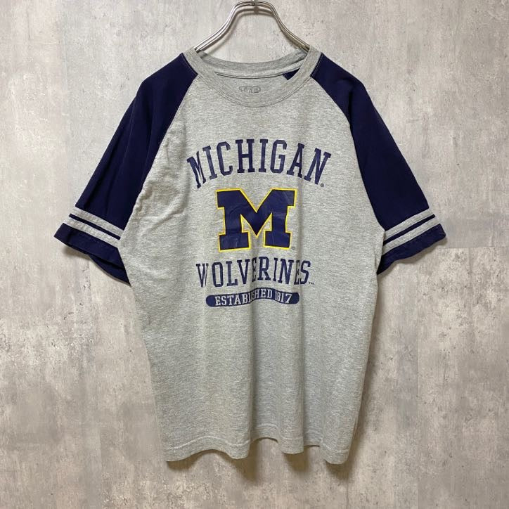 古着 used　MICHIGAN　WOLVERINES　ミシガン大学　半袖カレッジプリントTシャツ　ラグラン袖　スポーツ　グレー