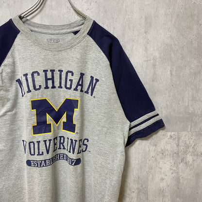 古着 used　MICHIGAN　WOLVERINES　ミシガン大学　半袖カレッジプリントTシャツ　ラグラン袖　スポーツ　グレー