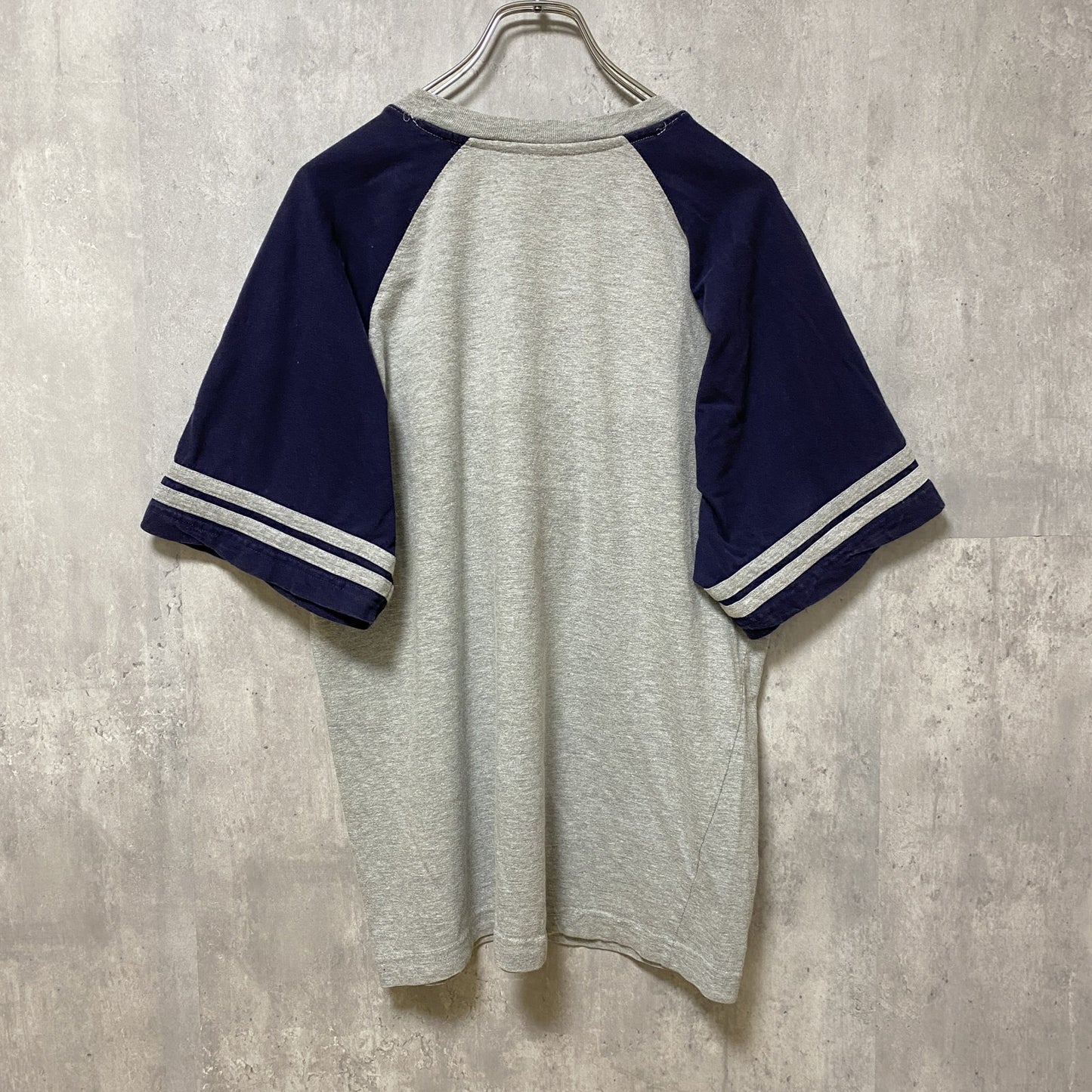 古着 used　MICHIGAN　WOLVERINES　ミシガン大学　半袖カレッジプリントTシャツ　ラグラン袖　スポーツ　グレー