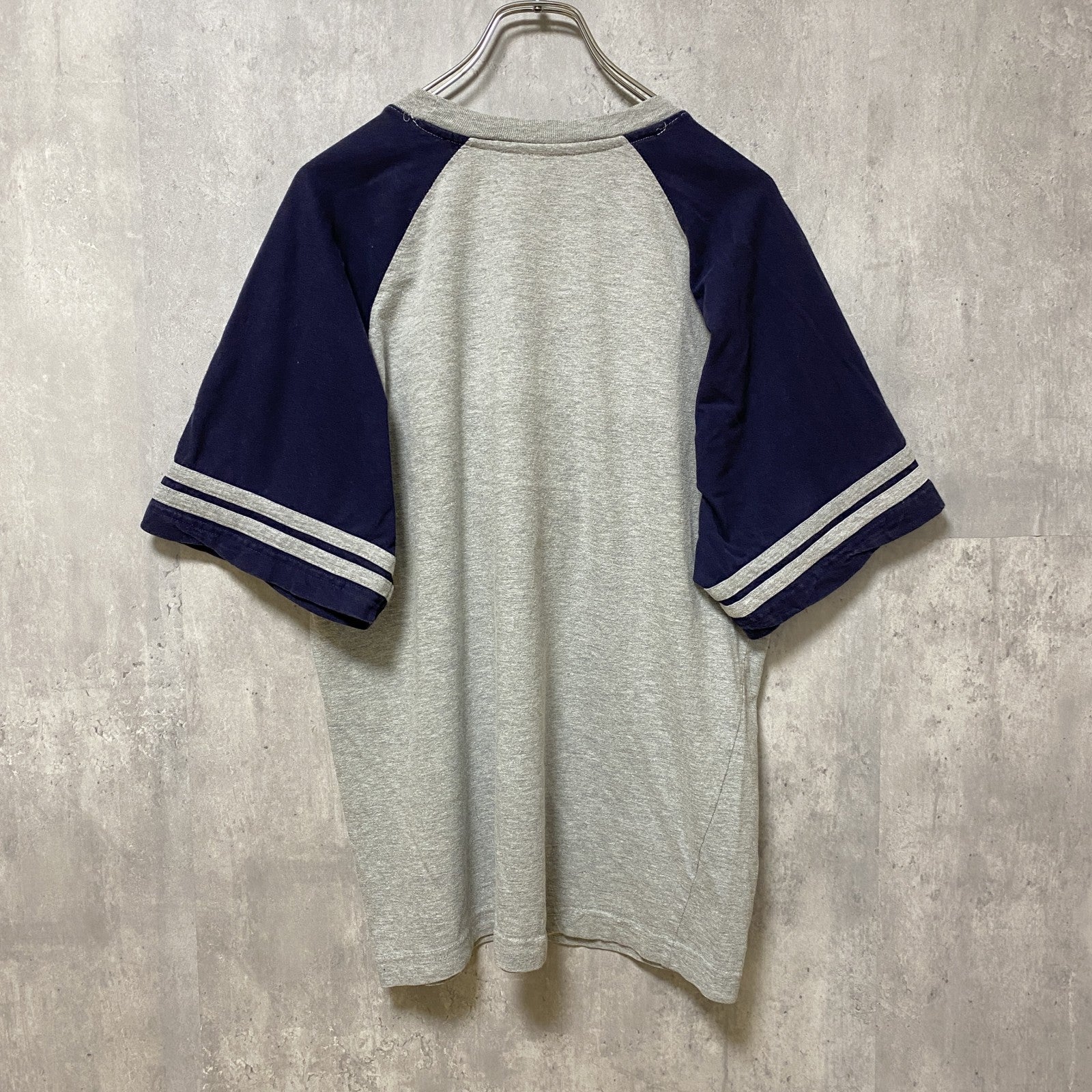 古着 used　MICHIGAN　WOLVERINES　ミシガン大学　半袖カレッジプリントTシャツ　ラグラン袖　スポーツ　グレー