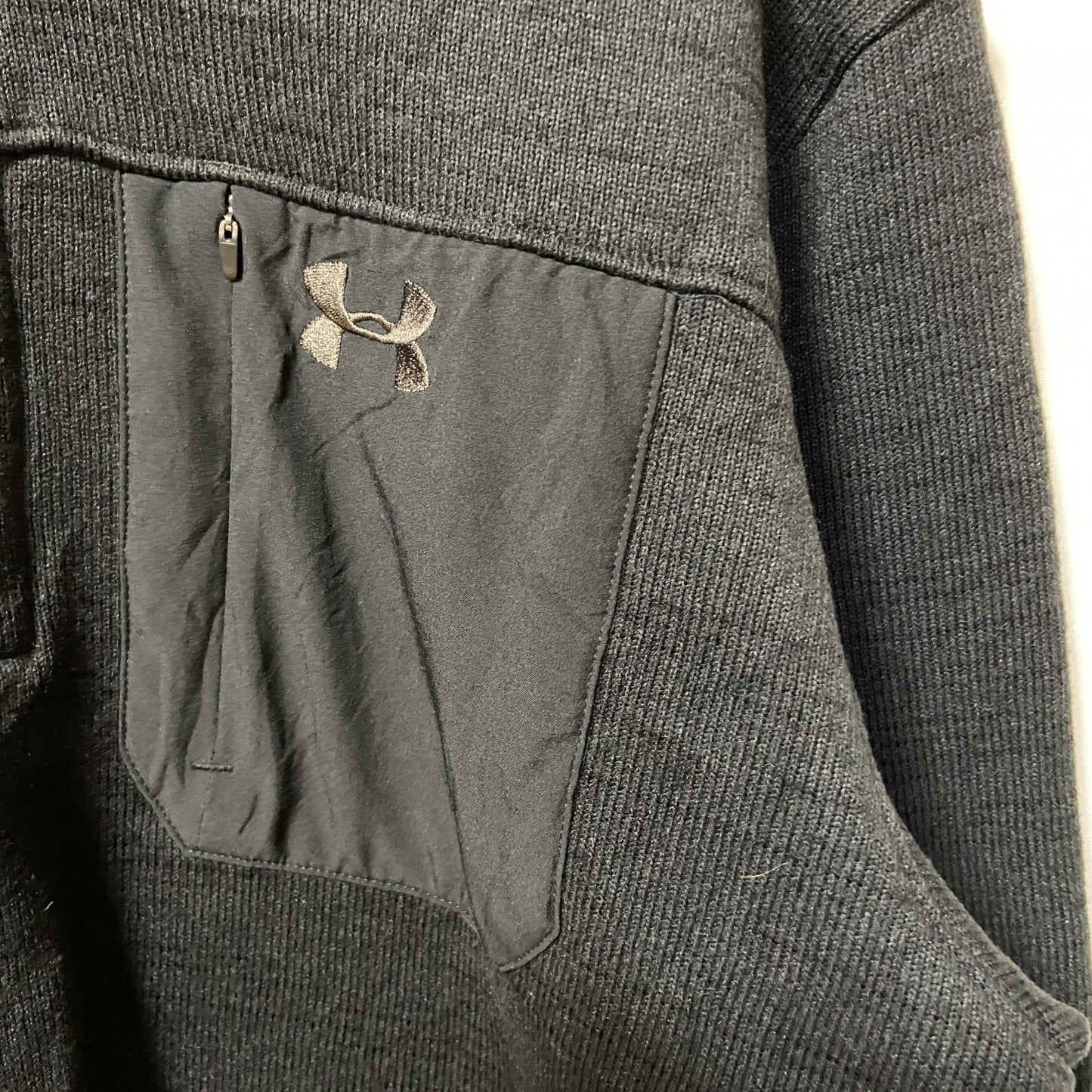 古着 used　UNDER ARMOU アンダーアーマー　ハーフボタンフリースジャケット　黒　ワンポイントロゴ刺繡　XXLサイズ