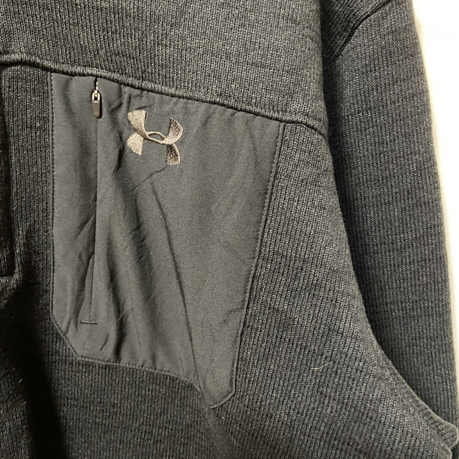 古着 used　UNDER ARMOU アンダーアーマー　ハーフボタンフリースジャケット　黒　ワンポイントロゴ刺繡　XXLサイズ