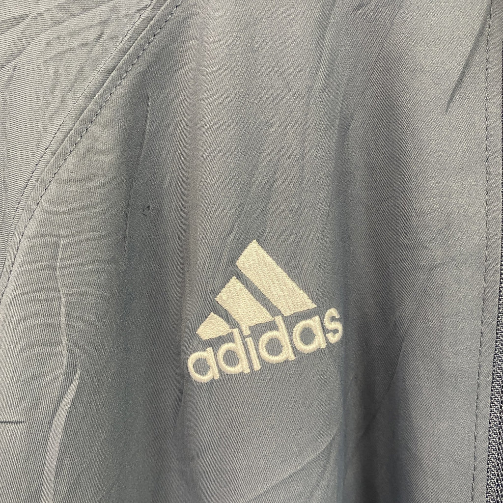 adidas　アディダス　ハーフジップ半袖プルオーバー　ワンポイント　刺繍ロゴ　灰色　グレー　XLサイズ