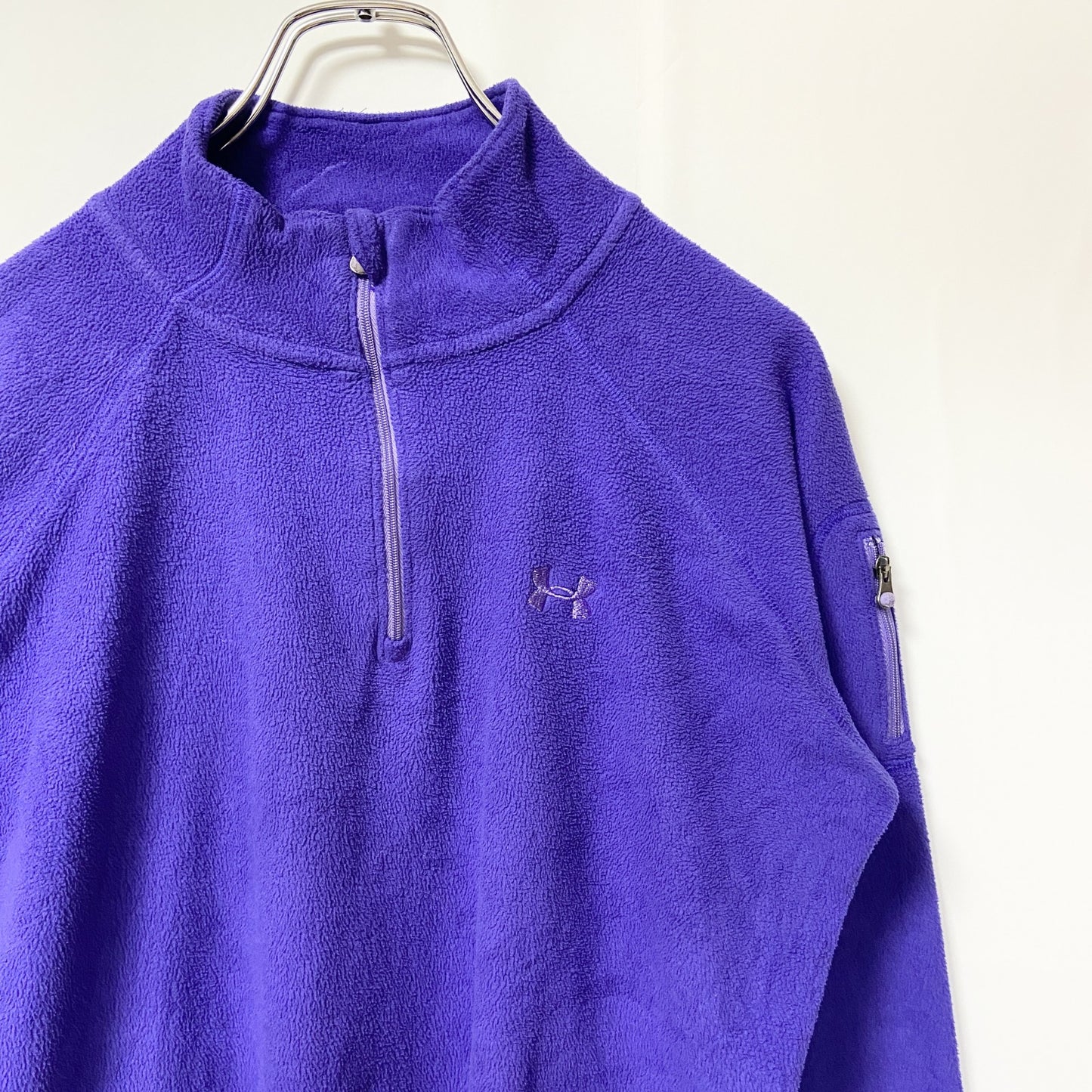 古着 used　UNDER ARMOUR アンダーアーマー　長袖ハーフジップフリースジャケット　紫　ロゴ刺繍 ハイネック　Mサイズ