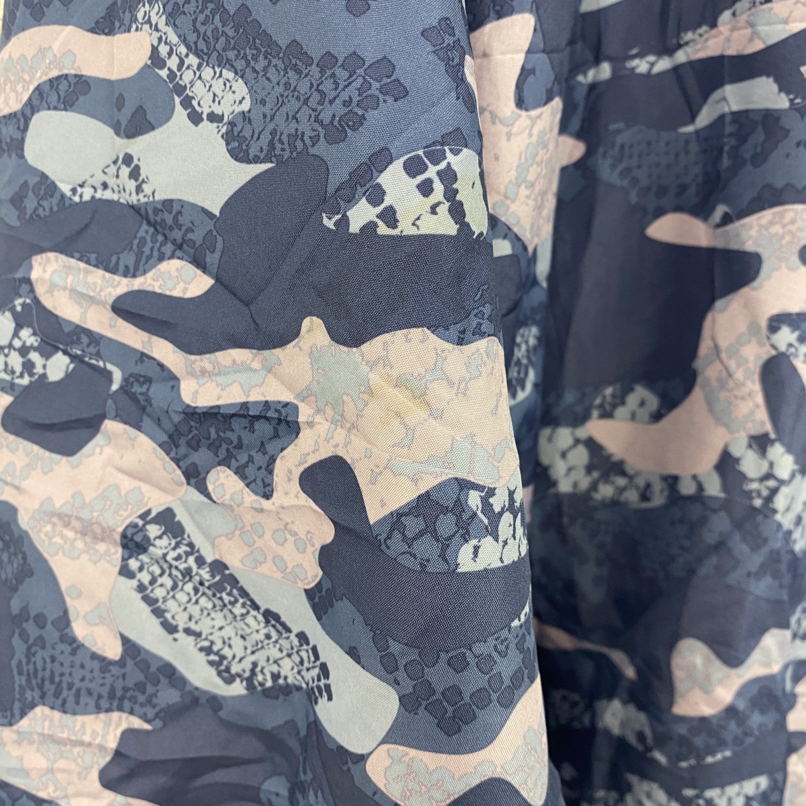 Reebok　リーボック　プルオーバージャケット　ハーフジップ　ワンポイント　カモ　ネイビー　Lサイズ