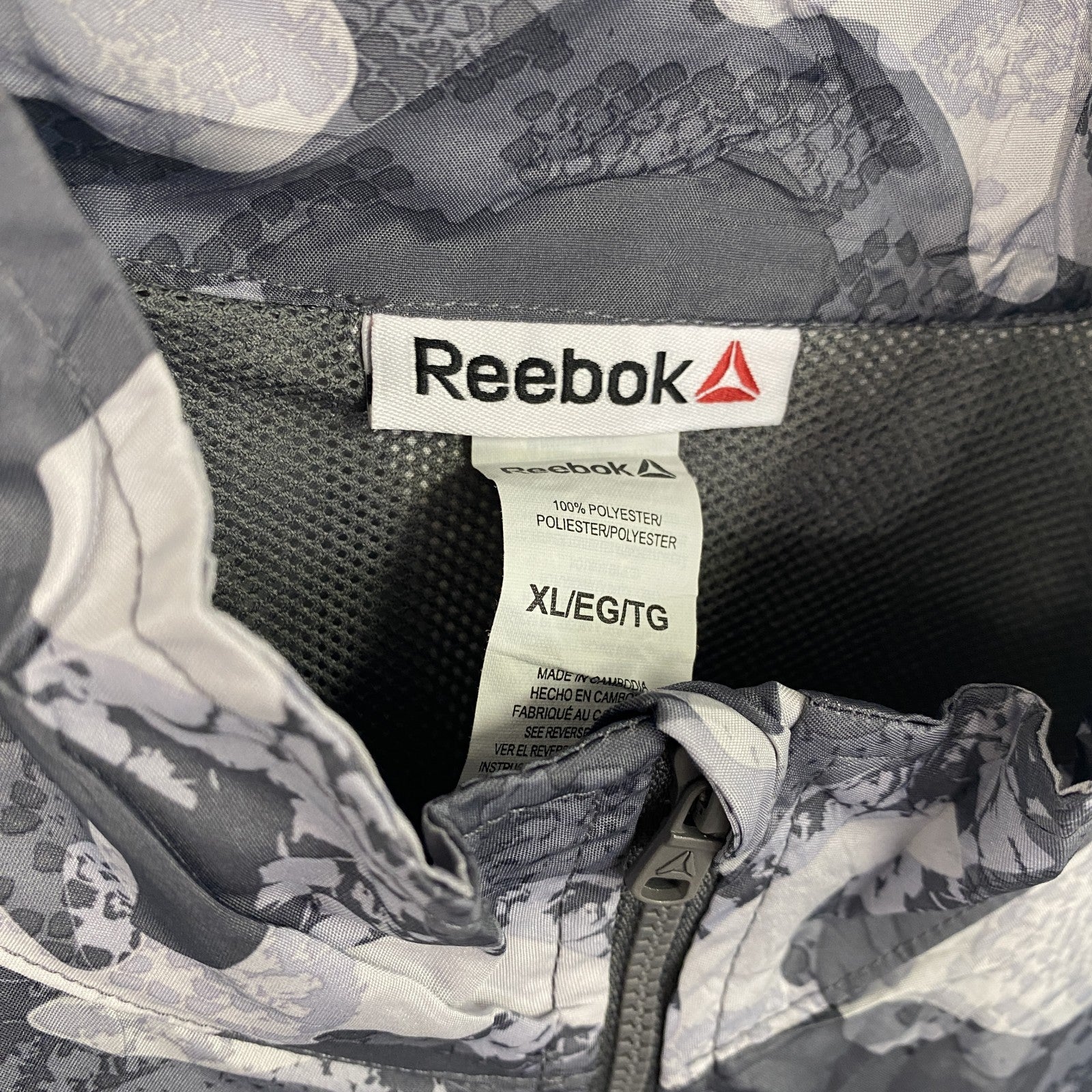 Reebok　リーボック　ハーフジッププルオーバージャケット　ワンポイント　カモ柄　迷彩　灰色　グレー　XLサイズ