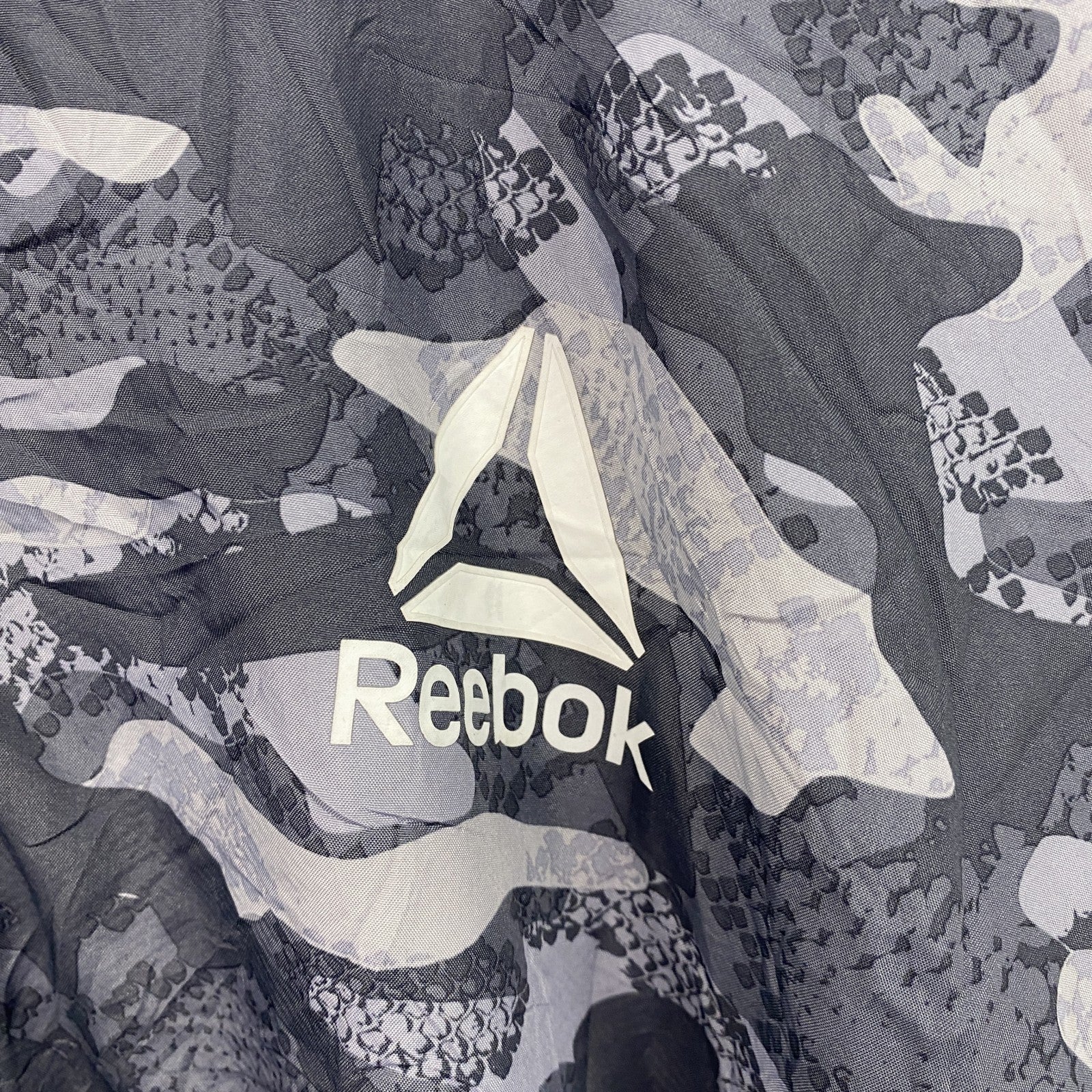 Reebok　リーボック　プルオーバージャケット　ハーフジップ　ワンポイント　カモ　グレー　3Xサイズ