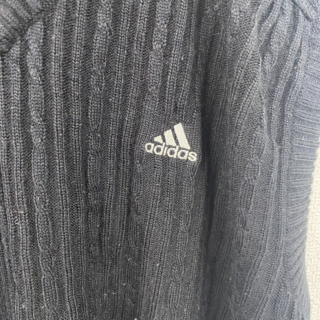 adidas　アディダス　アクリルニットベスト　Vネック　ワンポイント刺ロゴ　黒　ブラック