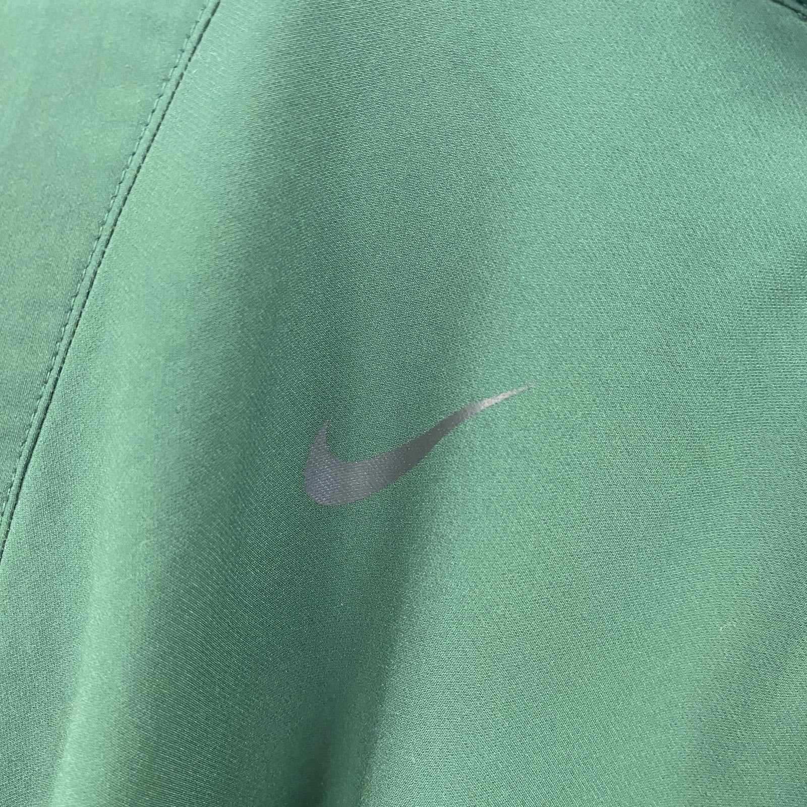 NIKE　ナイキ　プルオーバージャケット　ハーフジップ　ワンポイント　緑　グリーン