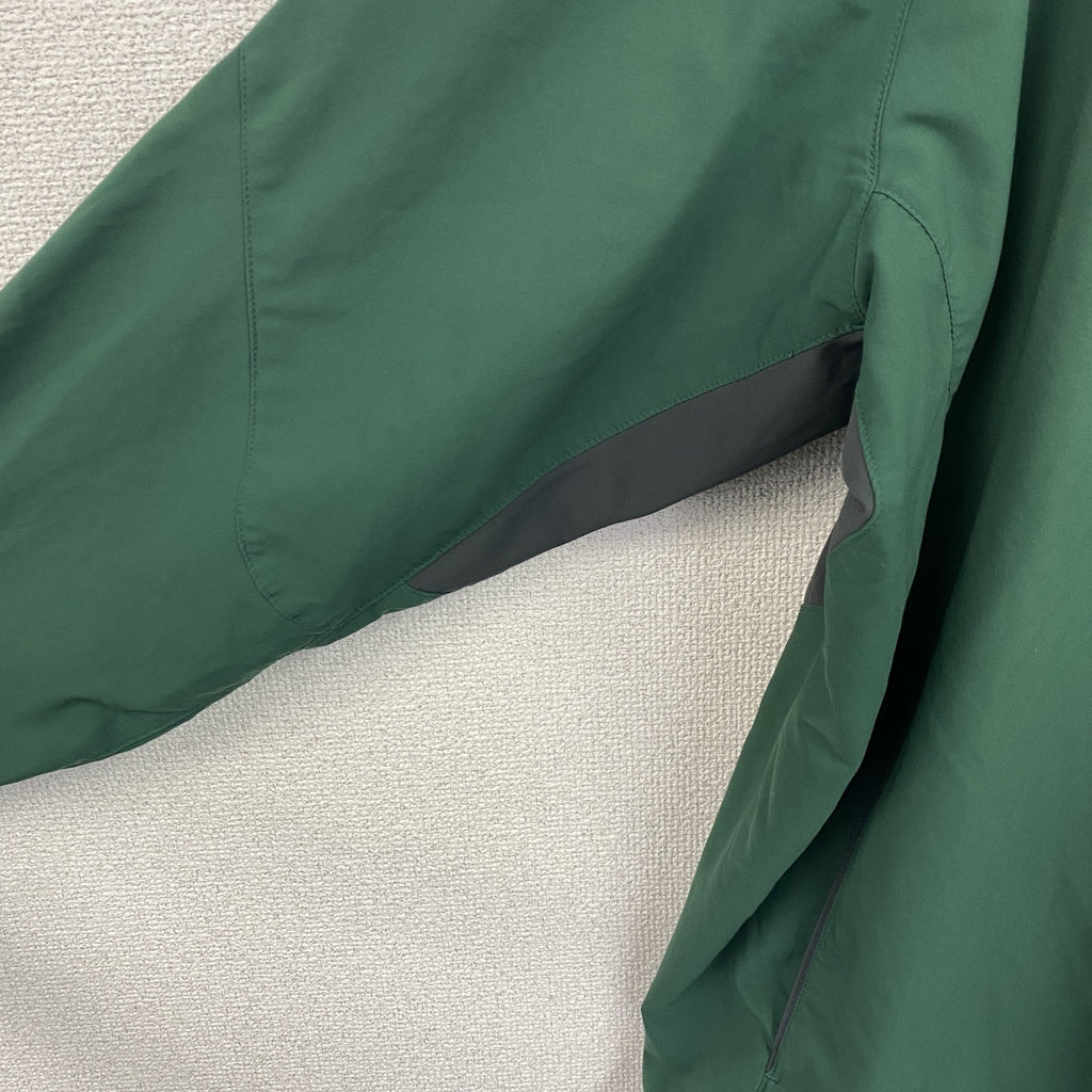 NIKE　ナイキ　プルオーバージャケット　ハーフジップ　ワンポイント　緑　グリーン