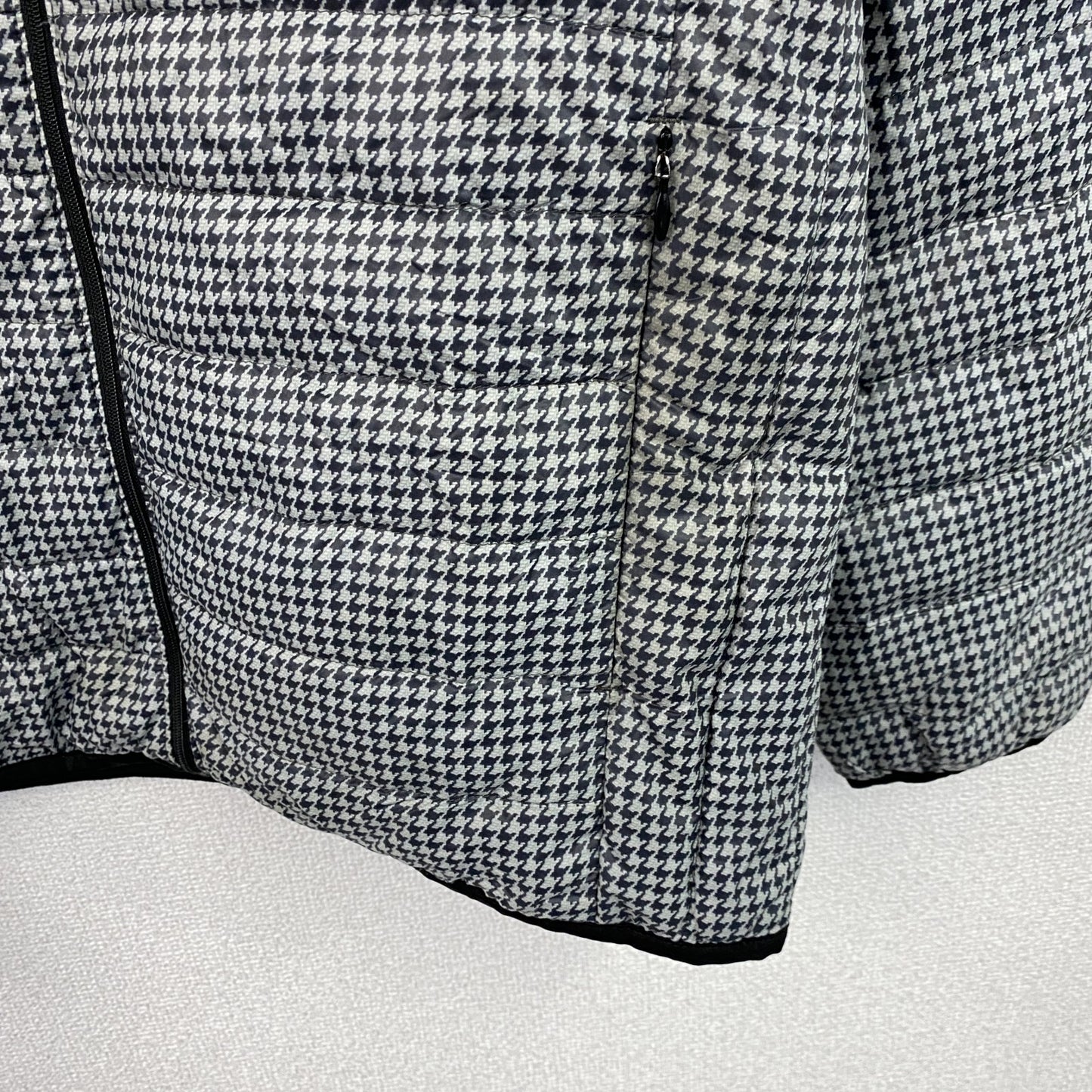 UNIQLO　ユニクロ　ウルトラライトダウンジャケット　ダウン90%　千鳥格子　黒　ブラック　Lサイズ