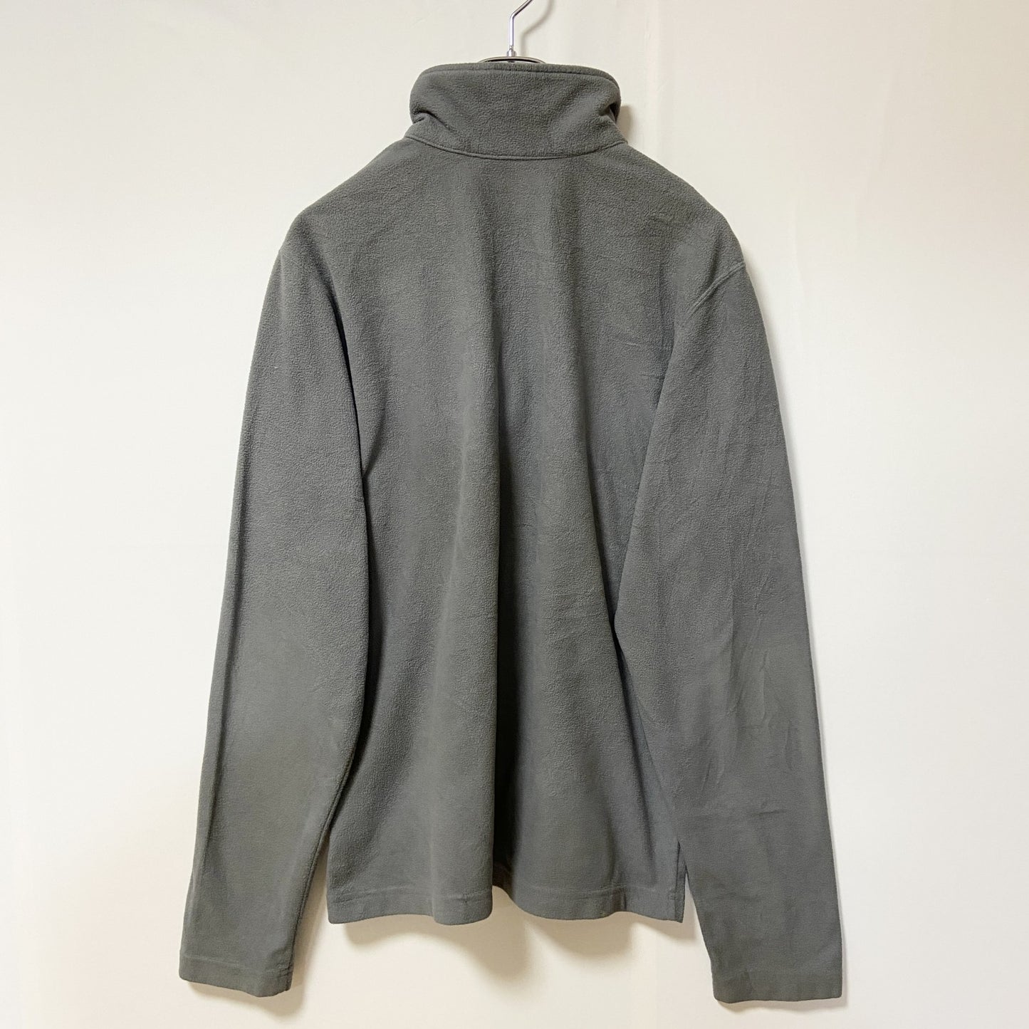 古着 used　NIKE FIT THERMA ナイキ　長袖ハーフジップフリースジャケット　ワンポイントロゴ刺繍　グレー　Mサイズ