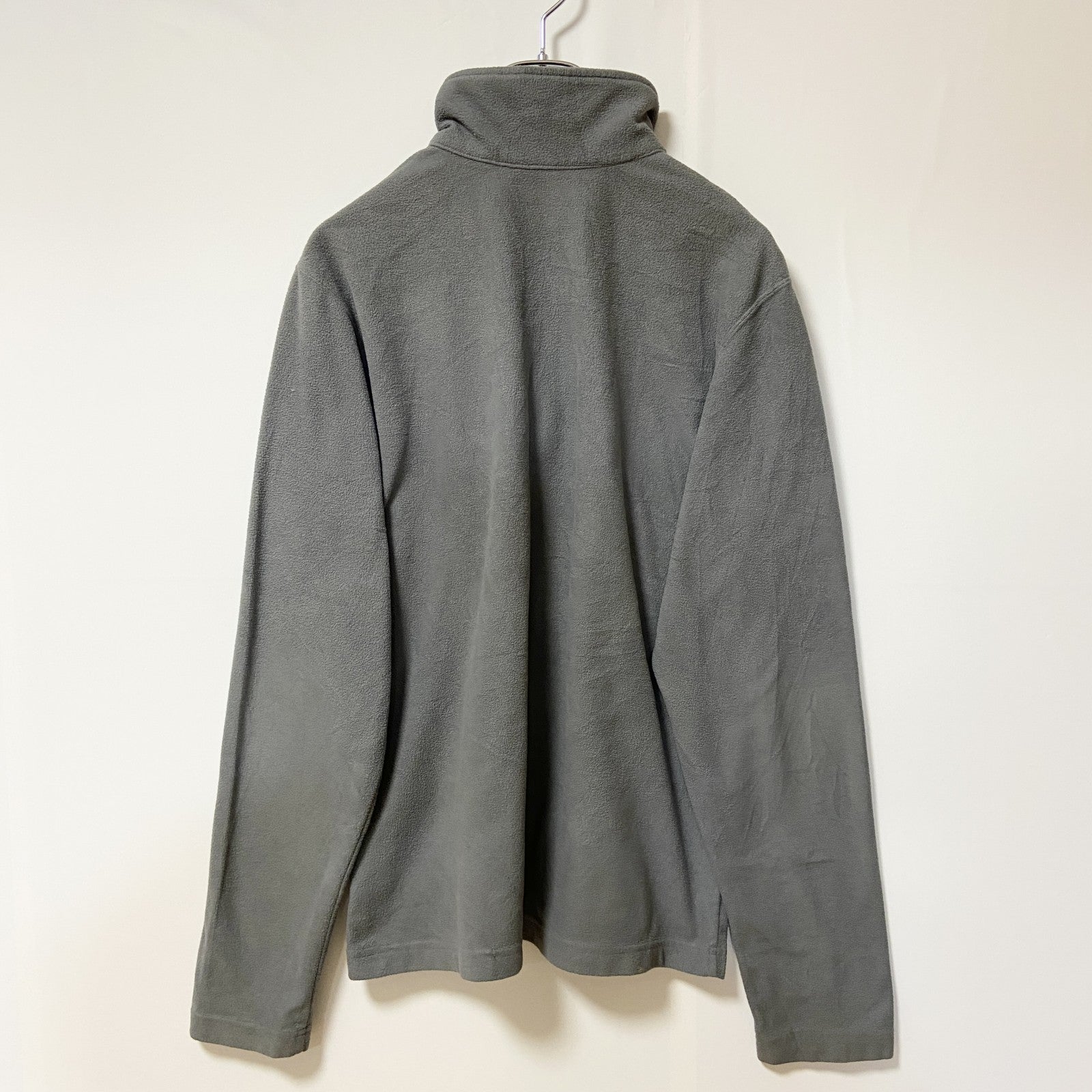 古着 used　NIKE FIT THERMA ナイキ　長袖ハーフジップフリースジャケット　ワンポイントロゴ刺繍　グレー　Mサイズ