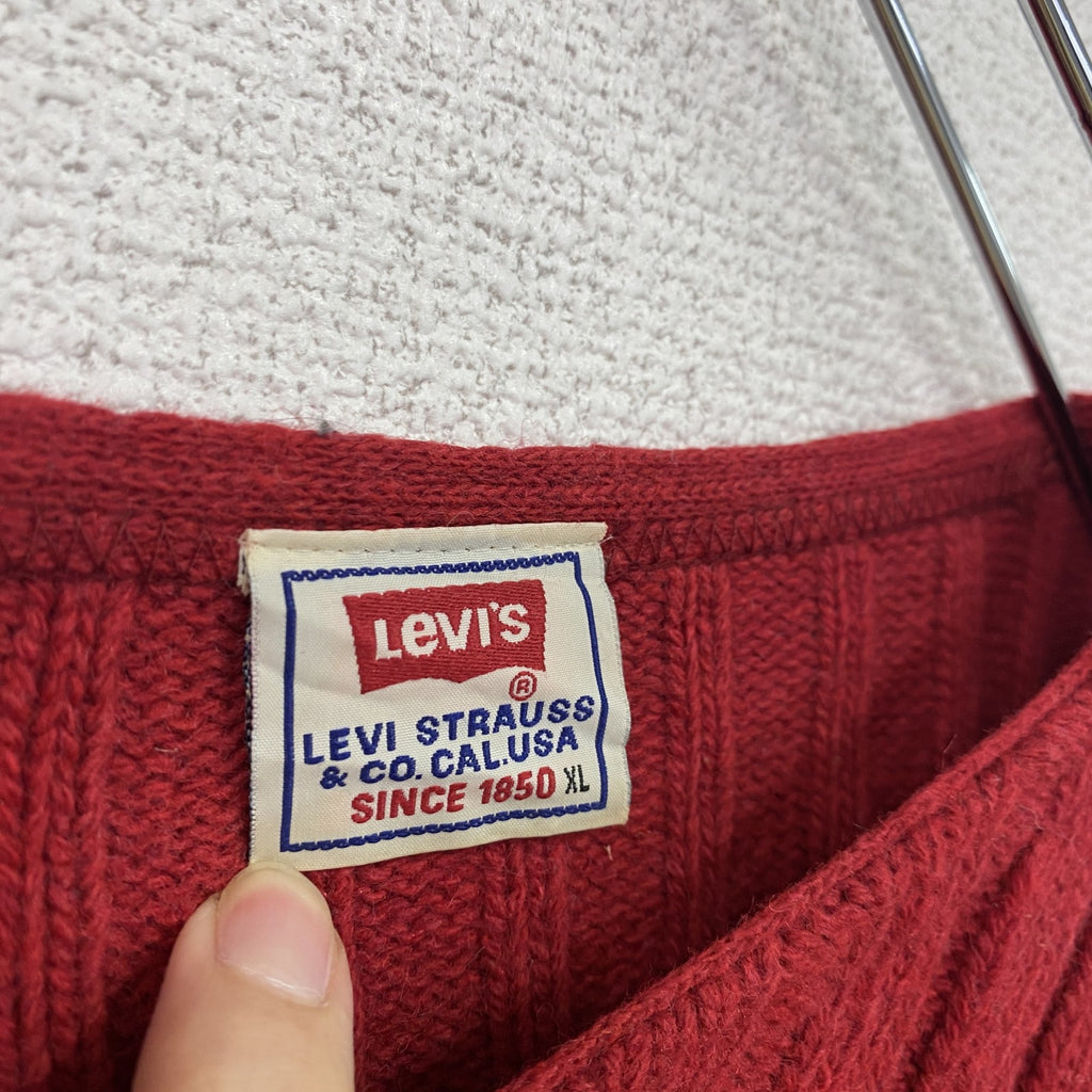 90s　LEVI’S　リーバイス　ウールニットセーター　Vネック　刺繍ロゴ　ワンポイント　ヴィンテージ　赤　レッド　XLサイズ