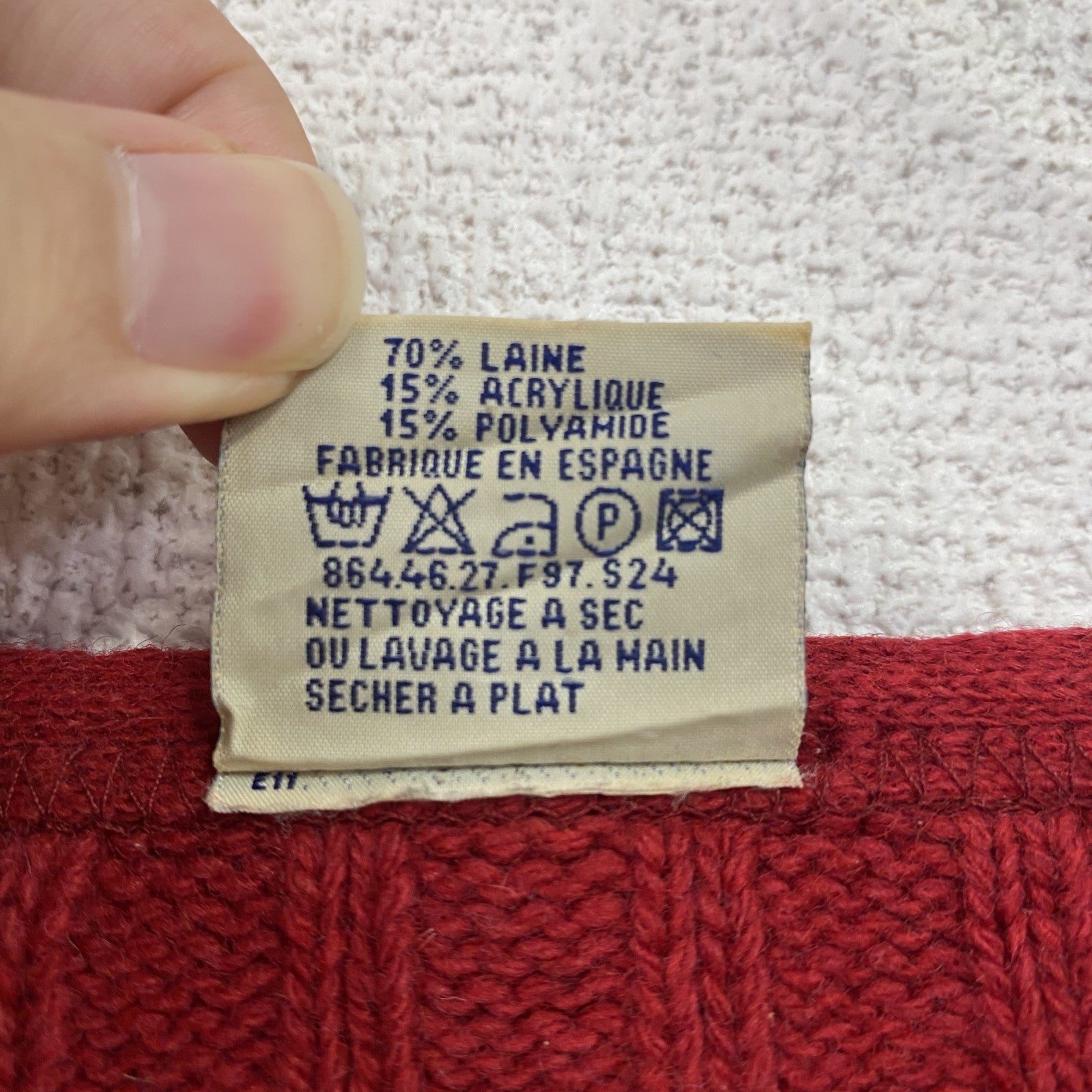 90s　LEVI’S　リーバイス　ウールニットセーター　Vネック　刺繍ロゴ　ワンポイント　ヴィンテージ　赤　レッド　XLサイズ