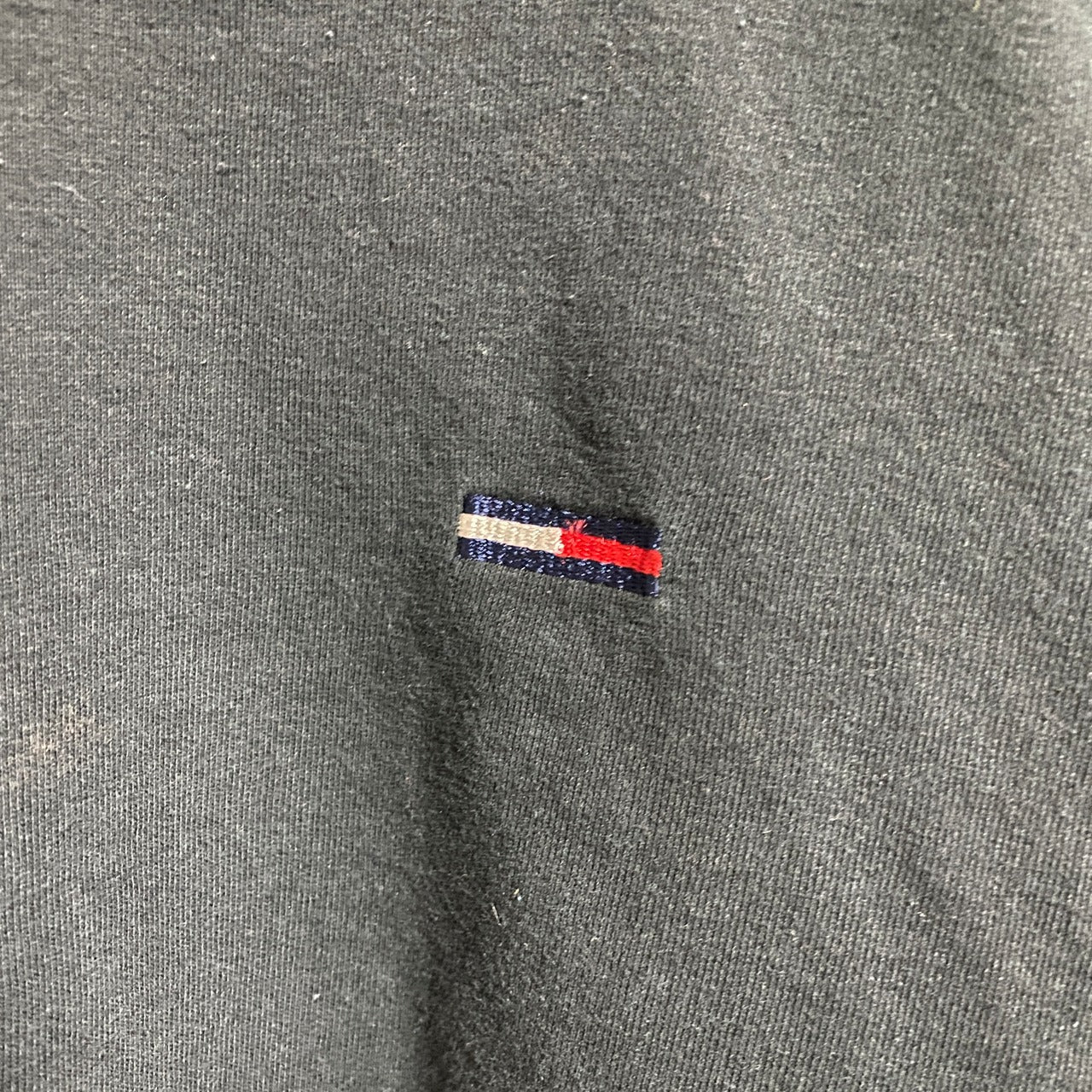 古着 used　TOMMYHILFIGER　長袖リンガースウェット　トレーナー　ワンポイント刺繡　黒　ブラック　秋冬服