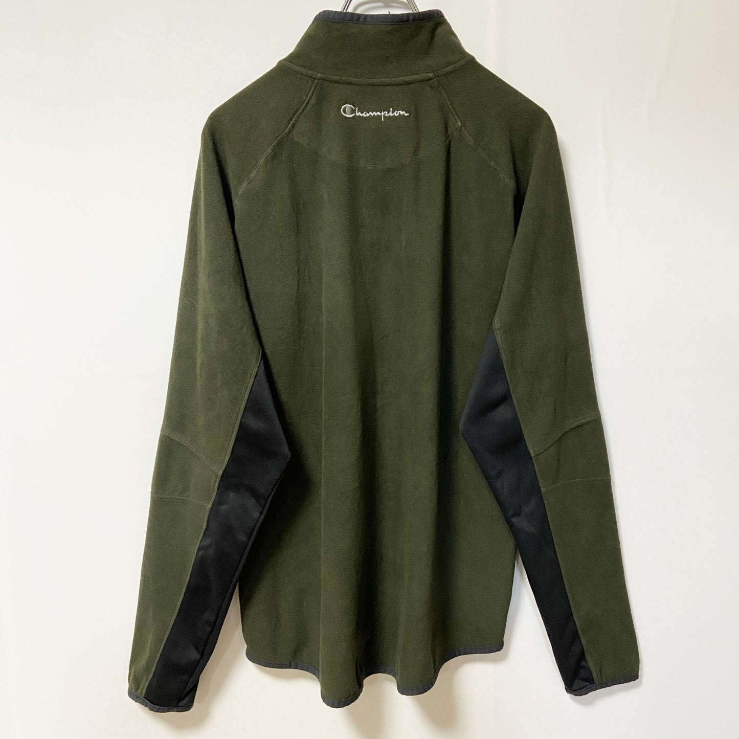 古着 used　Champion チャンピオン　長袖ハーフジップフリースジャケット　ワンポイントロゴ刺繍　カーキ　Mサイズ
